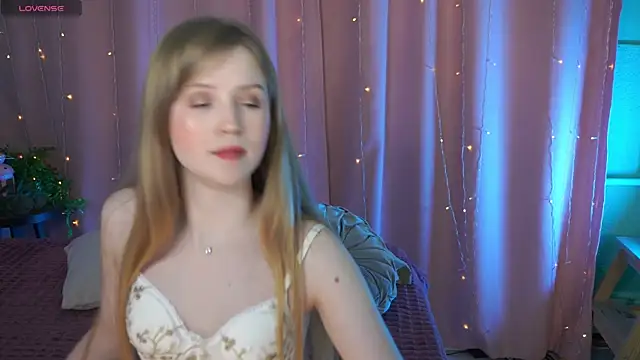 LilianHoward online show from December 19, 12:41 pm