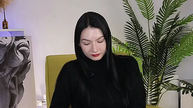 ElodiaMominee online show from December 2, 10:28 am