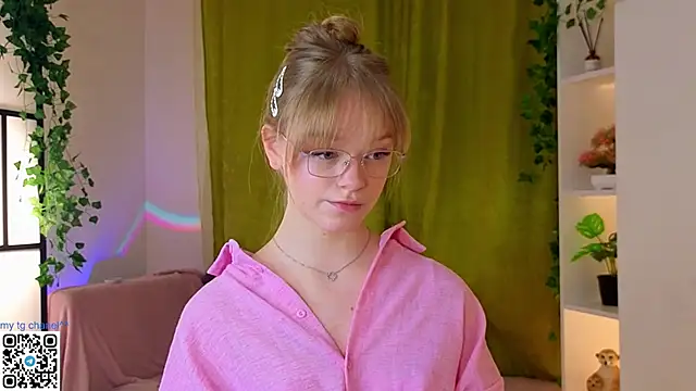 MatthewHoffis online show from April 16, 8:19 pm