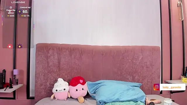 MissSavage  online show from April 12, 8:22 pm