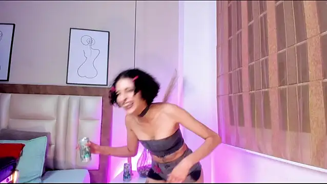 LyraVendrell online show from March 6, 2:17 am