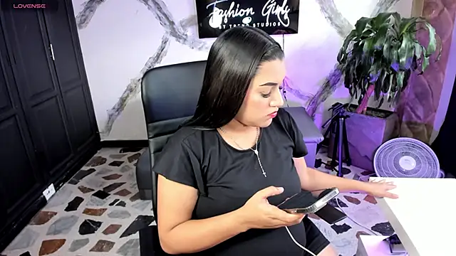 melodysnow  online show from December 2, 9:50 pm