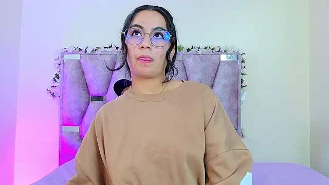 iris and damian online show from April 16, 8:19 pm