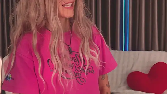 betty xoxoo online show from April 25, 3:42 pm