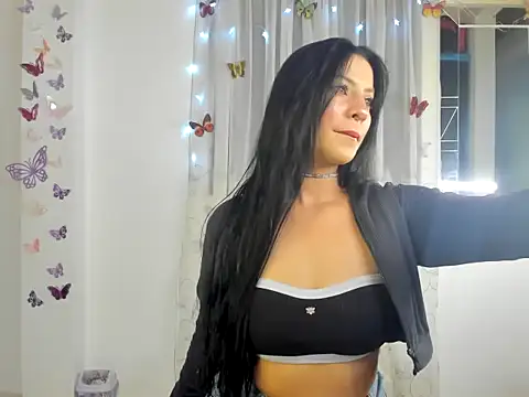 perla-thomson online show from December 5, 6:20 pm