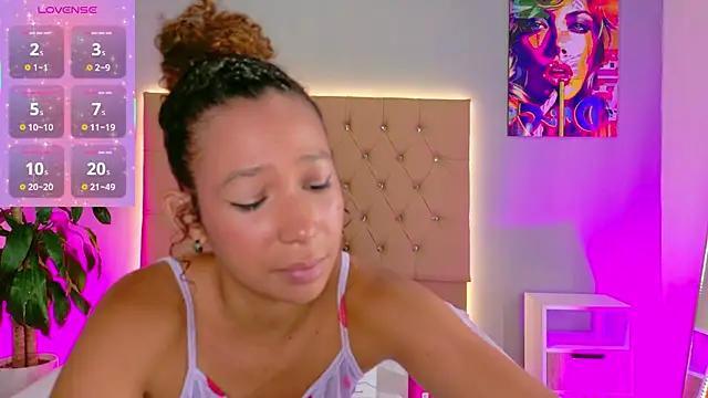 EmmaLawrence  online show from March 13, 8:59 am