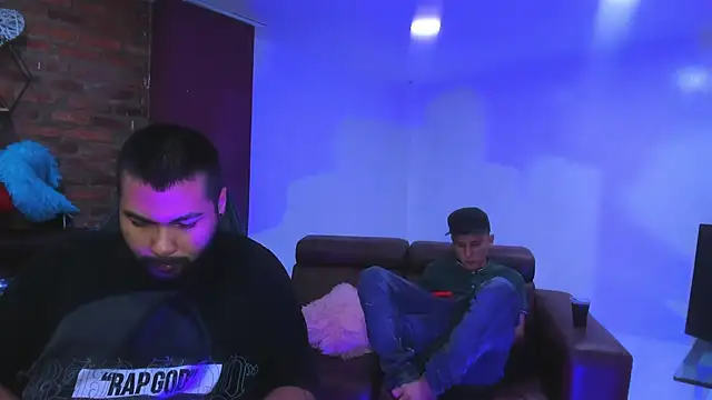 HotThreesoome online show from January 9, 1:37 pm