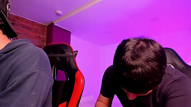 HotThreesoome online show from March 30, 1:00 pm