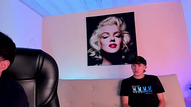 HotThreesoome online show from April 18, 2:08 pm