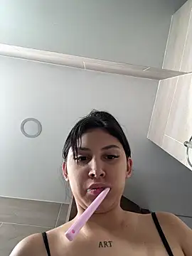 GennaJames  online show from December 13, 9:10 pm