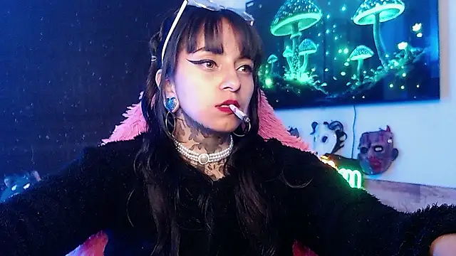 Julls420  online show from February 4, 6:05 am