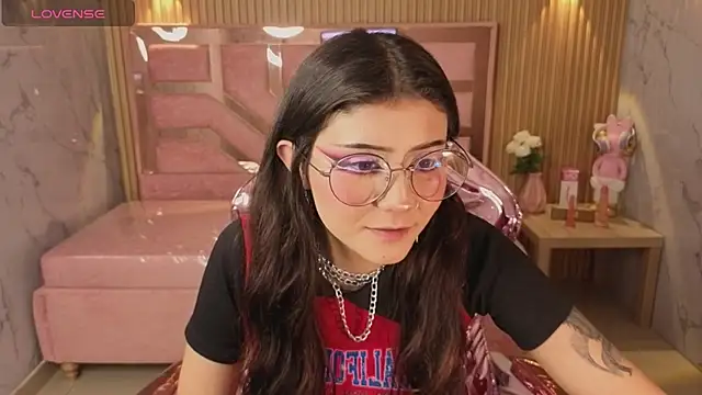 miss devil s online show from March 4, 3:02 am