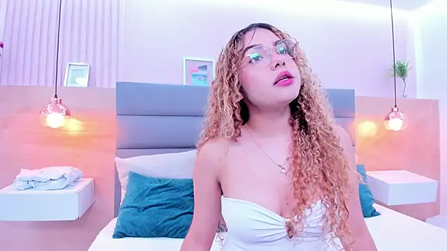 abril dolly online show from December 15, 5:51 pm