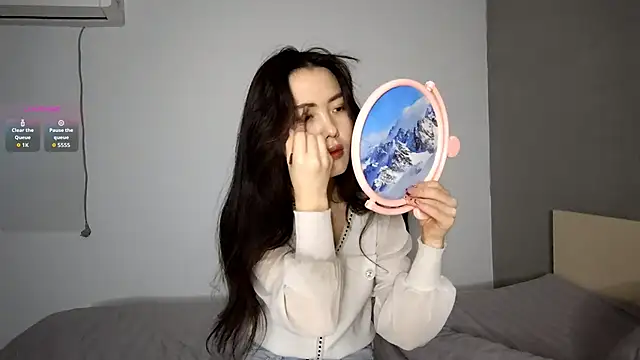 OleneBouras online show from December 14, 9:26 am