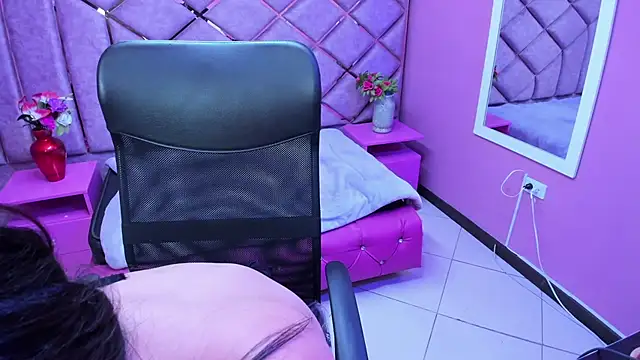 sophi hardd  online show from December 21, 4:22 pm