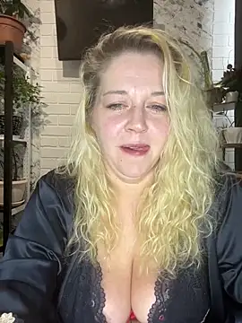 JenniferCarmen online show from March 27, 9:54 am