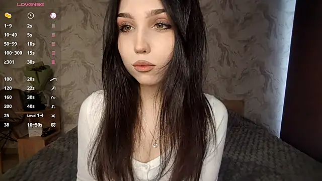 Qwami Amie online show from April 3, 1:20 pm