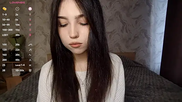 Qwami Amie online show from April 4, 1:21 pm