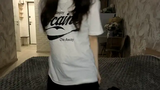 Qwami Amie online show from May 30, 5:27 am