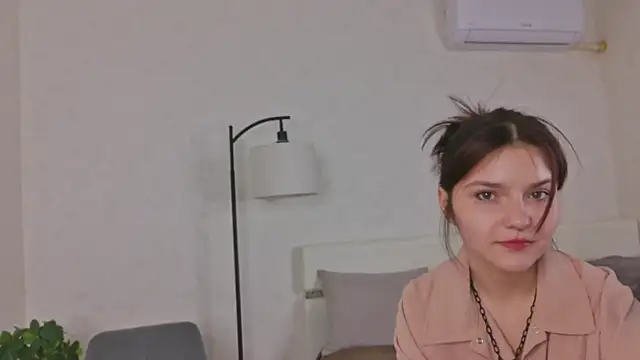 NyraVesperis online show from April 16, 8:47 am