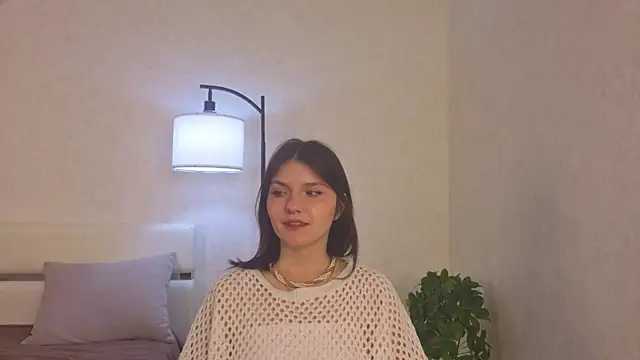 NyraVesperis online show from April 18, 6:38 am