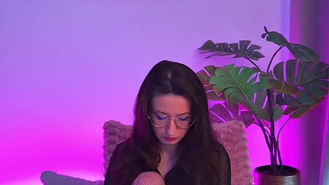 TheaMalekoo online show from March 26, 7:43 am