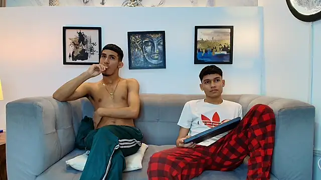 HORNY PRETTY online show from April 16, 9:39 pm