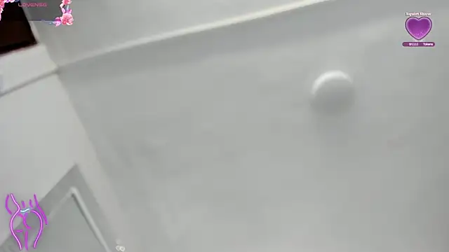 Annyhathatway online show from April 18, 7:51 pm