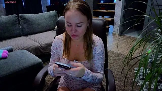 s trawberry  online show from December 14, 3:45 am