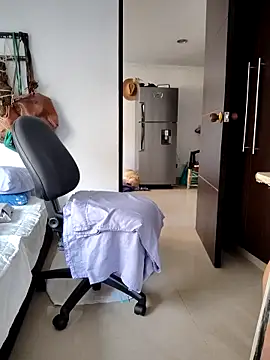 Divine Pouvoir online show from March 14, 8:43 pm