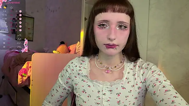 MiraJades online show from April 1, 10:07 pm