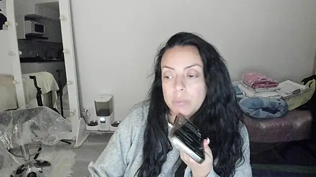 antonellablake  online show from April 28, 4:05 am