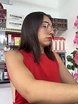 lunaluxury22 online show from February 23, 3:44 pm