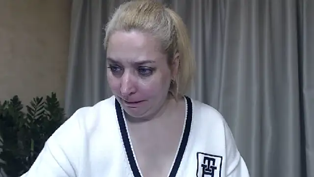 sweetpussy13 online show from April 19, 5:40 am