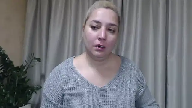 Snapshot of sweetpussy13 chatting on October 22, 6:29 am sweetpussy13 online show from October 22, 6:29 am