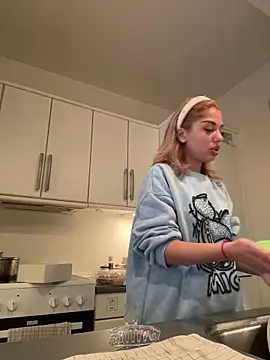 SilkyMira online show from December 21, 6:56 pm