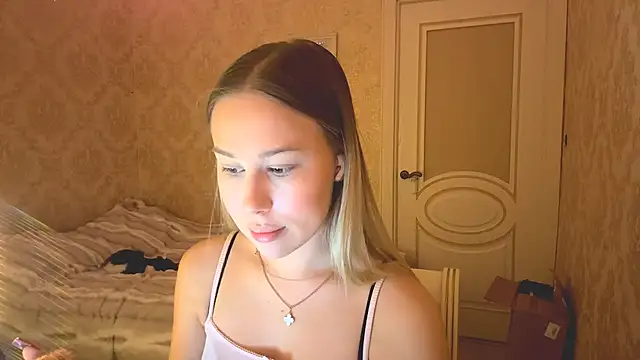 LashandraGiacomelli online show from December 14, 4:24 pm