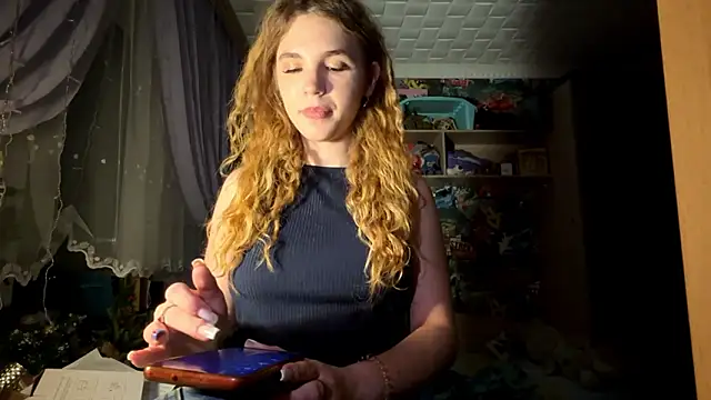 DiedraGlackin online show from February 1, 9:35 pm