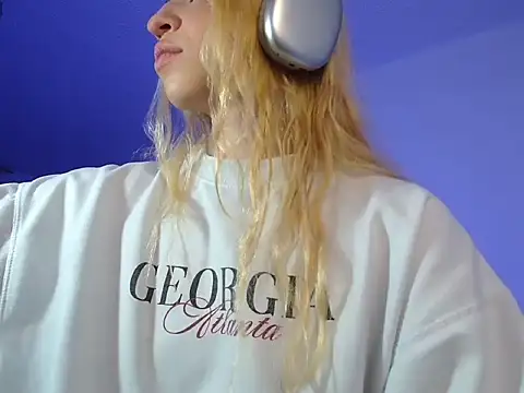 alina lee online show from December 19, 3:10 am