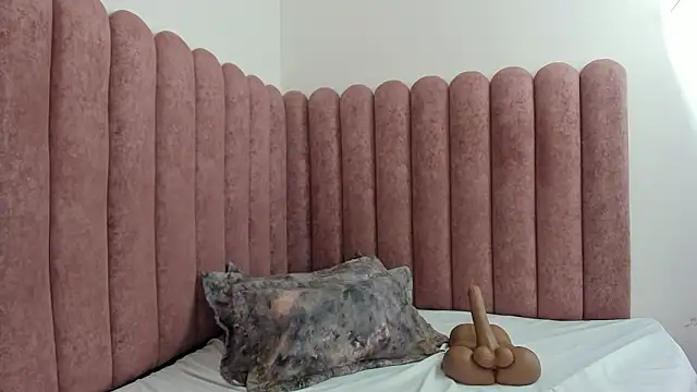 Scarlett  Noir online show from March 13, 10:00 pm