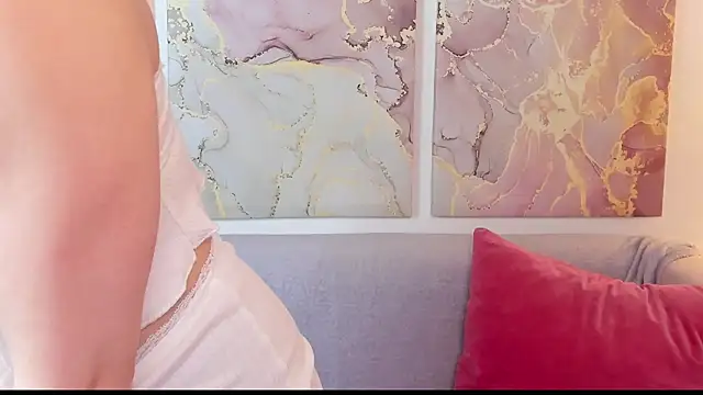 katymeaw online show from March 26, 8:16 am