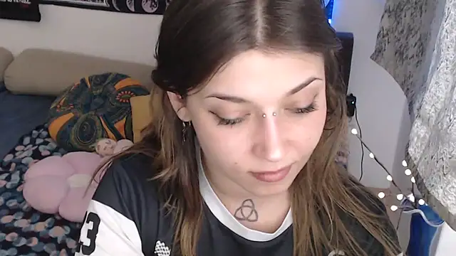 AlienforTwenty online show from March 21, 9:25 am