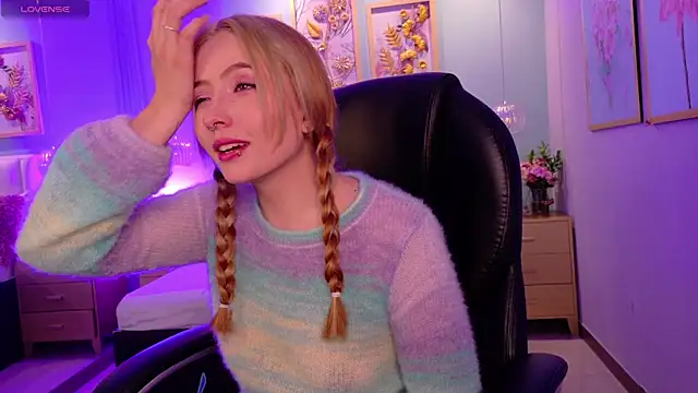 danielamilles online show from February 25, 4:33 am