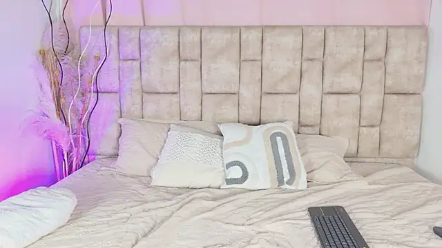 NanyMatrioska online show from April 14, 9:15 pm