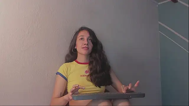 Lucy-Bluesea online show from February 18, 12:10 am