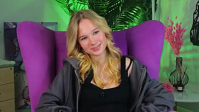 ElizFait online show from December 14, 11:05 am