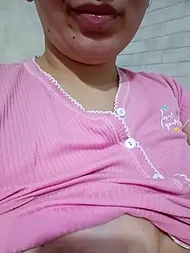 Emilyhomegirl1 online show from February 2, 11:26 pm