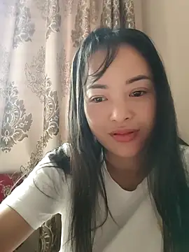 QuynhQuynh99 online show from December 17, 12:05 am