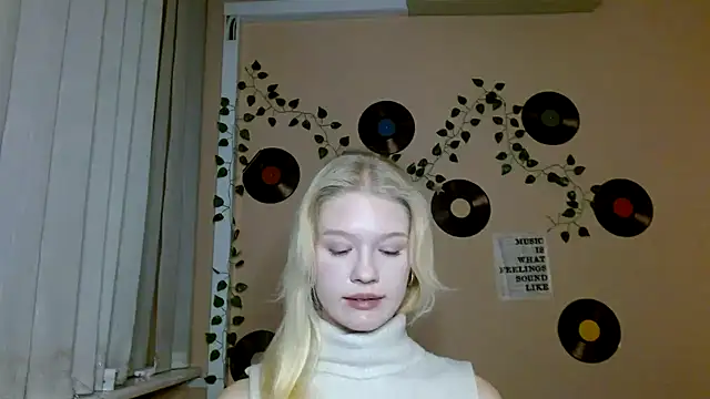 Aria  Moon online show from December 17, 3:05 pm