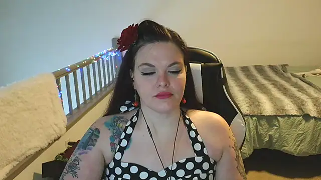 VixieVanderbilt online show from December 17, 4:44 pm